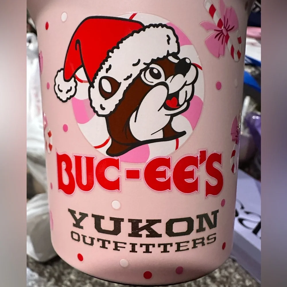 BUC-EE’S 2025 Holiday Bow 40 oz Tumbler - Picture 4 of 7